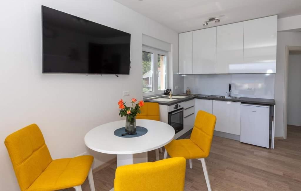 Norin Apartement Клек Экстерьер фото